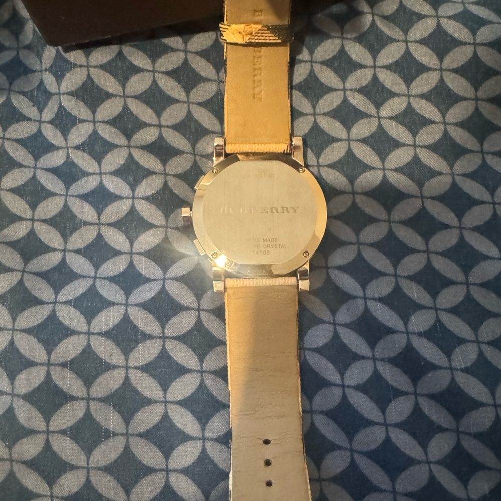 Burberry watch - Picture 3 of 3